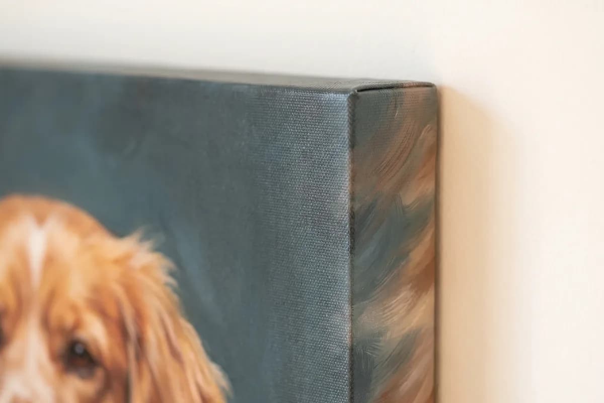 A close view of the corner of a stretched canvas, showing the woven texture, the depth of the wooden bar and the picture mirrored around the side edge